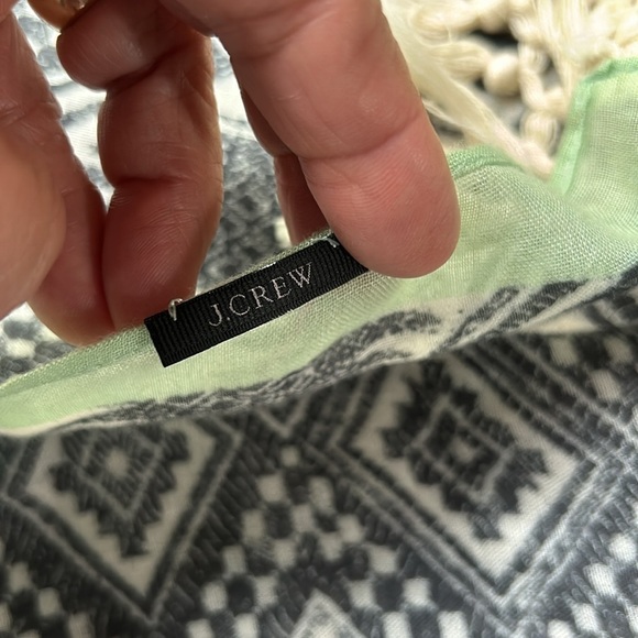 J Crew Lightweight Fringed Hem Scarf - Picture 5 of 6